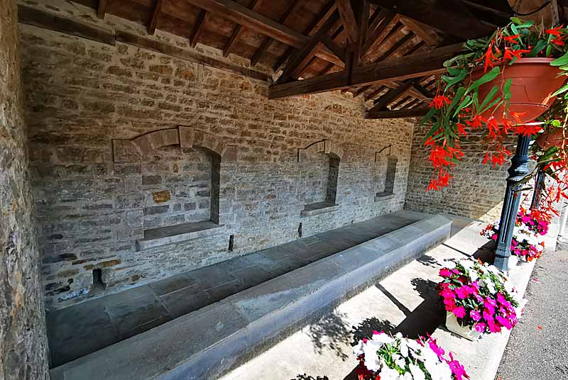 LAVOIR DE NEUILLY-L'EVEQUE, Neuilly-l'Évêque
