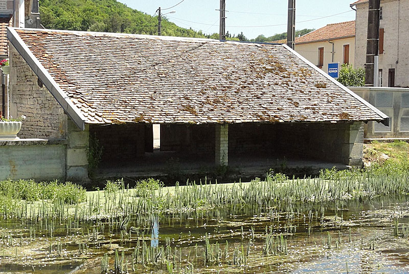 LAVOIR DE SAUCOURT-SUR-ROGNON