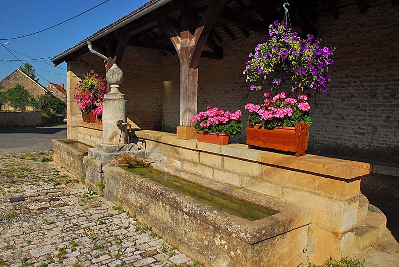 FONTAINE RONDE ET LAVOIR DE TERNAT, Ternat