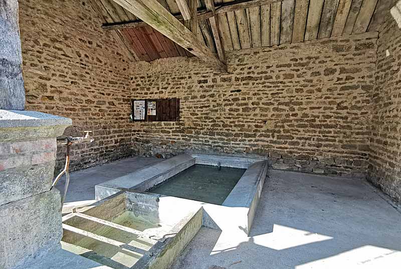 LAVOIR DE VILLEMERVRY