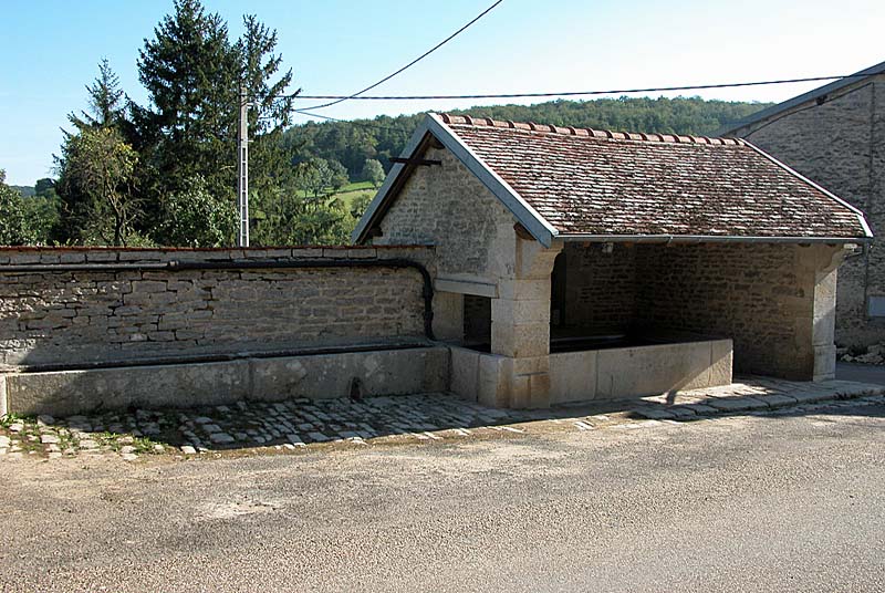 LAVOIR DE VILLARS-MONTROYER (2), Villars-Santenoge - photo 2