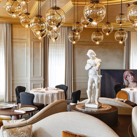 Le-Royal---Central-piece