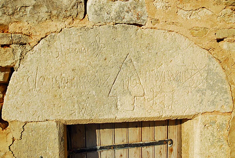 LINTEAU GRAVE A MUSSEAU