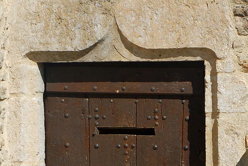 MAISONS A LINTEAU EN ACCOLADE A RIVIERE-LES-FOSSES