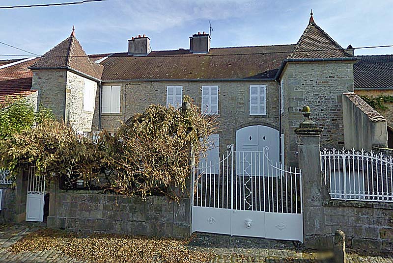 MAISON DE CARACTERE DE COIFFY-LE-BAS