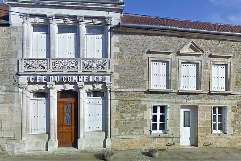 MAISONS A MOTIFS SCULPTES