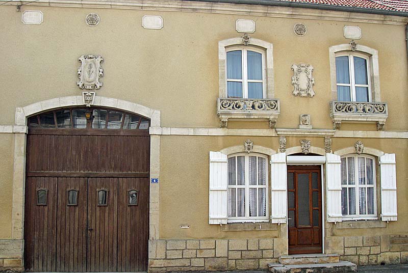 MAISONS A MOTIFS SCULPTES, Dampierre - photo 2