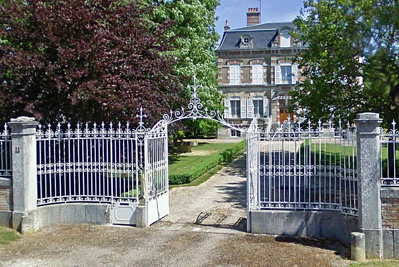 MAISON DE CARACTERE DE GENEVRIERES (1)