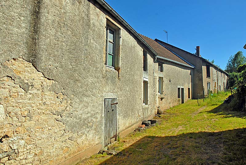 MAISONS DE MANOUVRIERS ET VIGNERONS A RIVIERE-LES-FOSSES