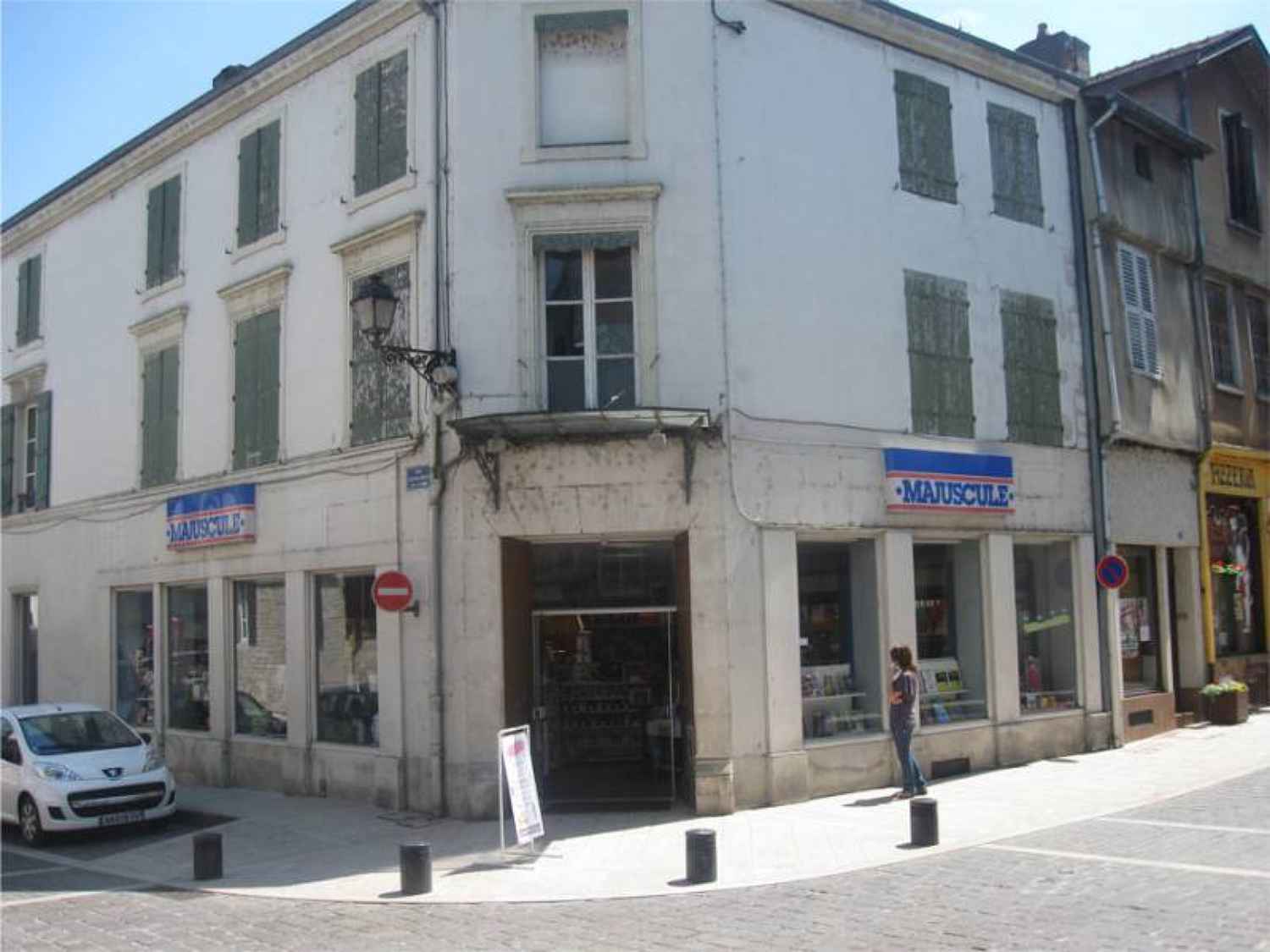 MAJUSCULE - LES MILLE ET UNE PAGES