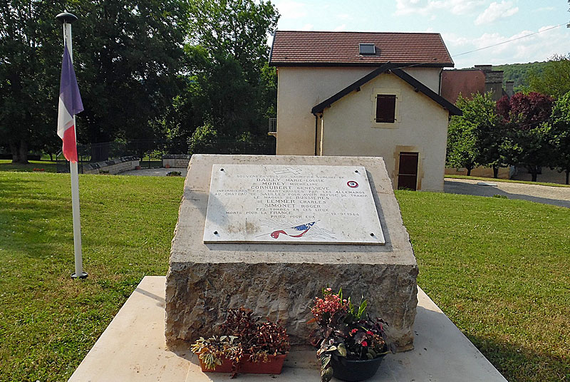 MONUMENT COMMEMORATIF DES INFIRMIERES ET F.F.I. A SAULLES