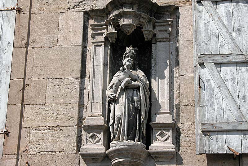 LES NICHES ET LES STATUES