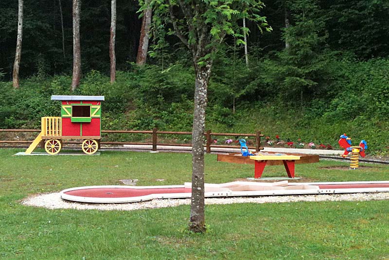 PARC DE LOISIRS DE CHARMEVAL