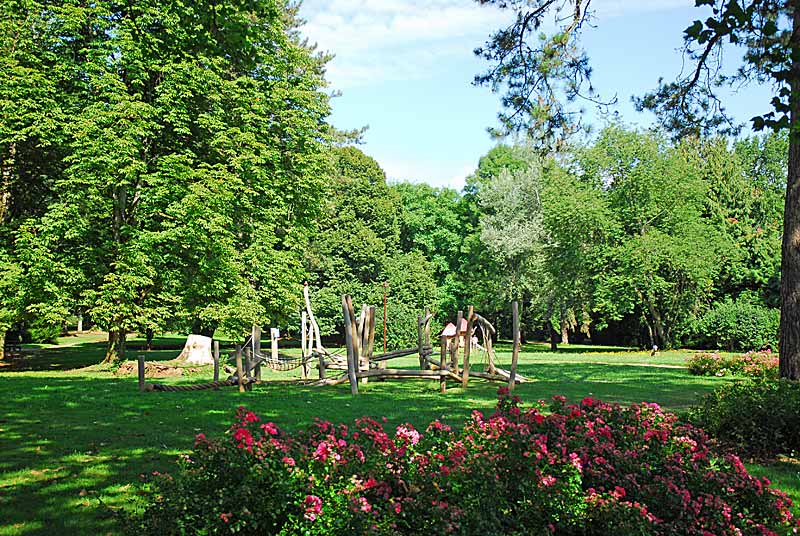 AIRE DE JEUX DU PARC DU CHESNOY