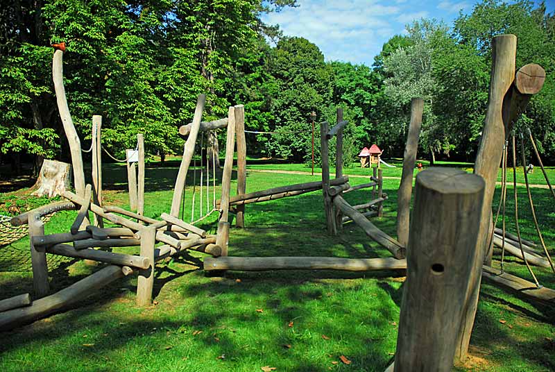 AIRE DE JEUX DU PARC DU CHESNOY