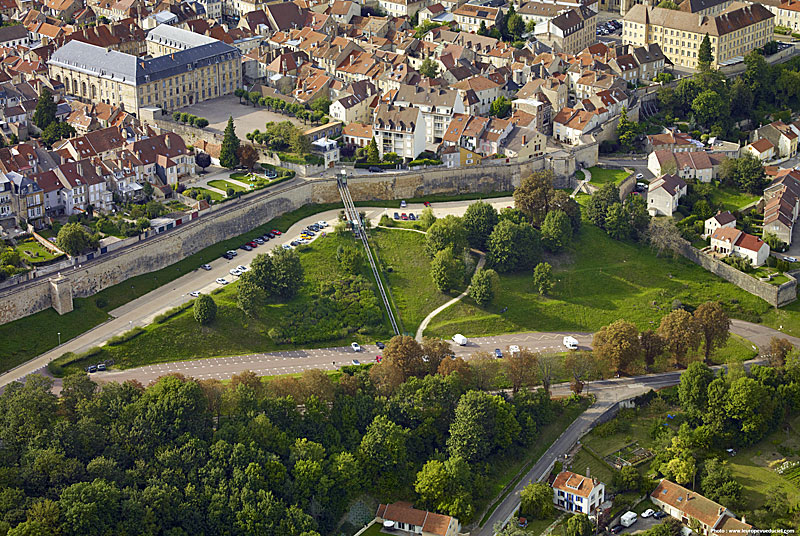 PARKING SOUS-BIE A LANGRES