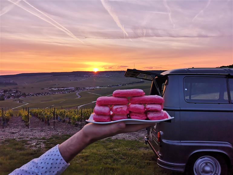 Un biscuit rose, s'il vous plait?