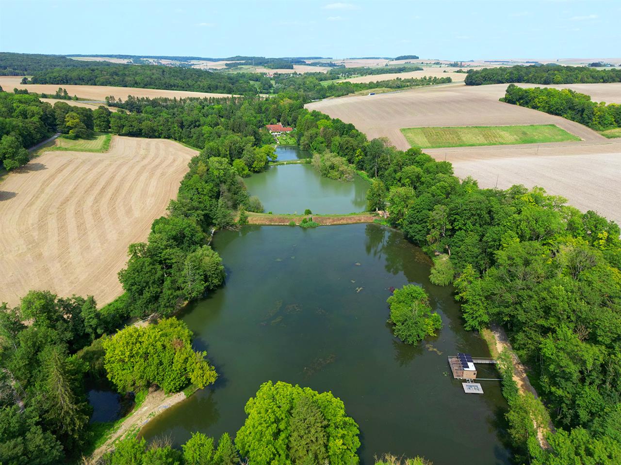 Domaine de Neuville - vue du ciel et ces étangs
