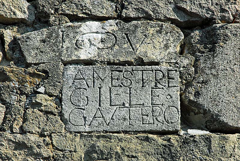 PIERRE EN REEMPLOI D'AUBIGNY