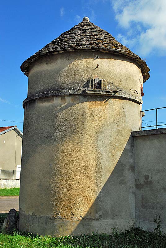 Pigeonnier de Saint-Michel, Villegusien-le-Lac - photo 2