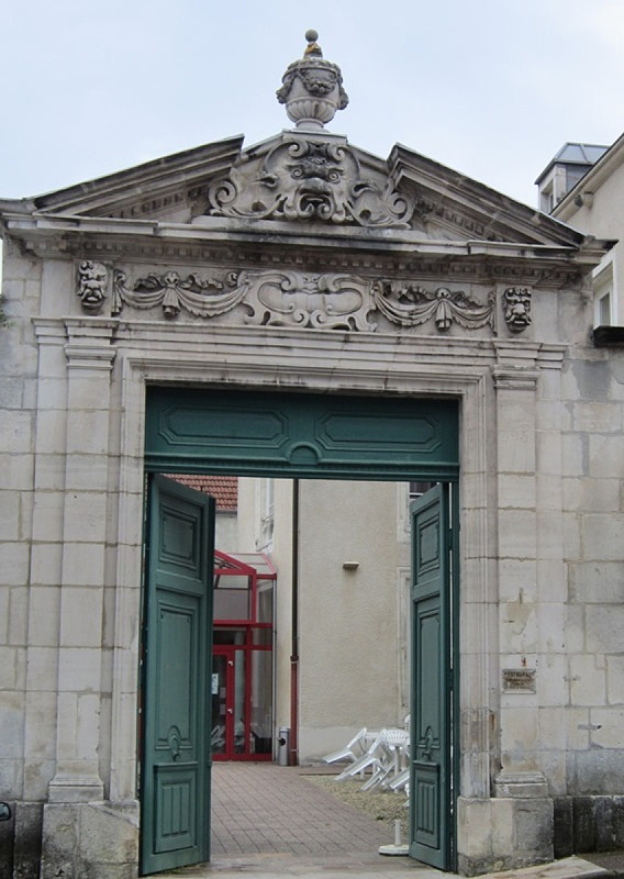 Place de l’Orme, Chaumont - photo 2