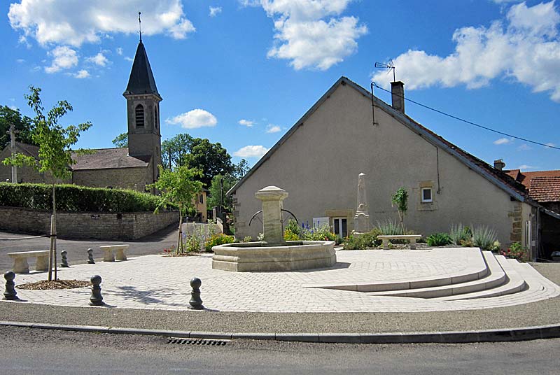 FONTAINE DE LA PLACE SAINT-MARTIN A VERSEILLES-LE-BAS, Verseilles-le-Bas