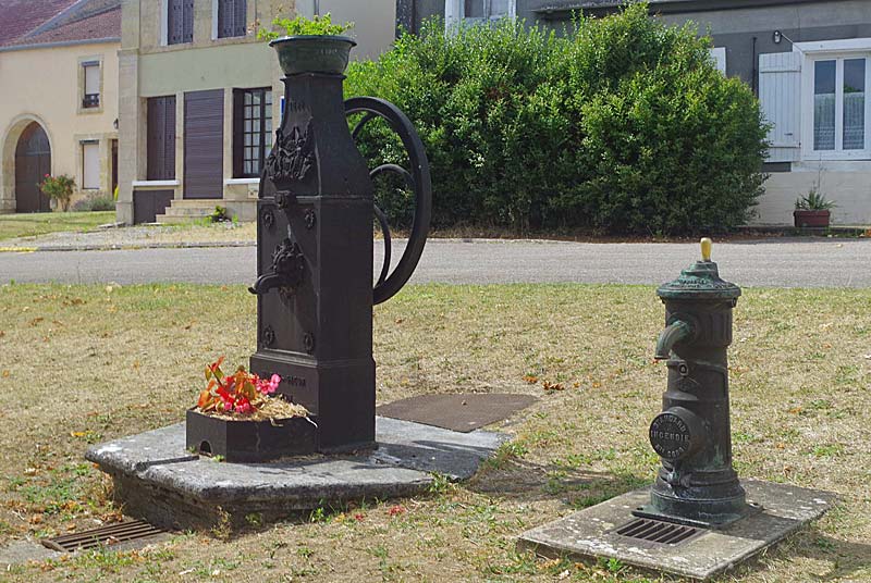 Pompe de Varennes-sur-Amance (1)
