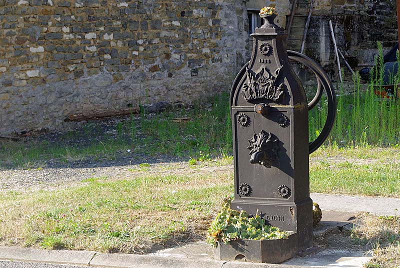 POMPE DE VARENNES-SUR-AMANCE (4)
