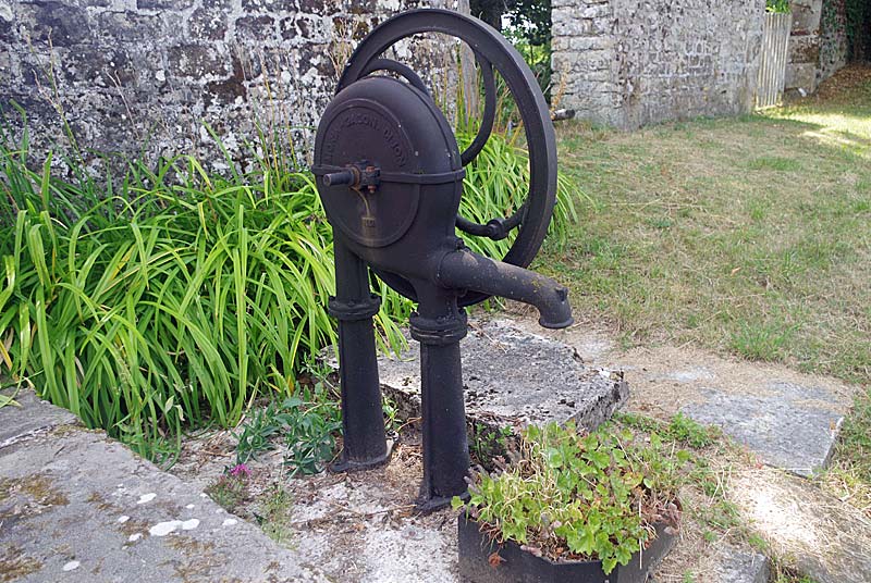 POMPE DE VARENNES-SUR-AMANCE (5)