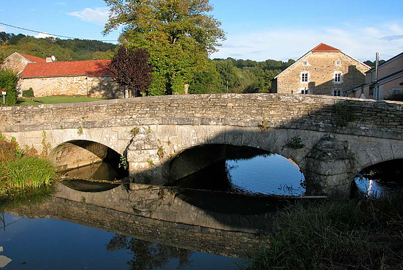 PONT XVIIIe SIECLE A GRANDCHAMP