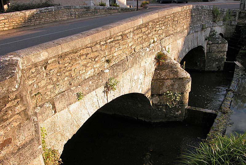 PONT XVIIIe SIECLE A GRANDCHAMP, Grandchamp