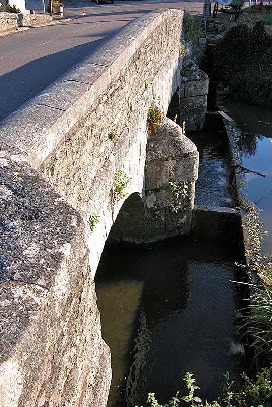 PONT XVIIIe SIECLE A GRANDCHAMP, Grandchamp - photo 2