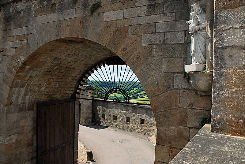 PORTE DE L'HOTEL-DE-VILLE OU DU MARCHE