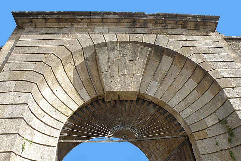 PORTE DE L'HOTEL-DE-VILLE OU DU MARCHE