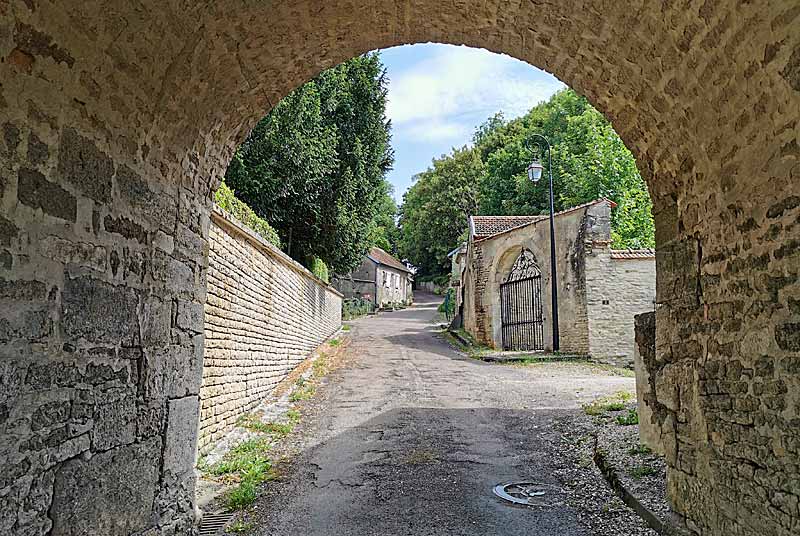 Porterie médiévale de Montsaugeon, Le Montsaugeonnais - photo 2