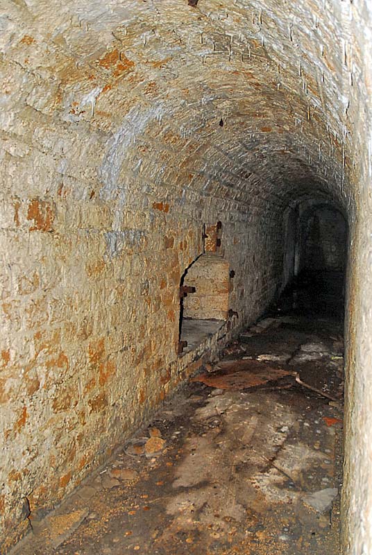 MAGASIN A POUDRE DE LA MANERE, Bannes - photo 9