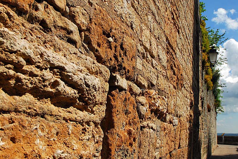 ANCIEN REMPART DU XIIIEME SIECLE