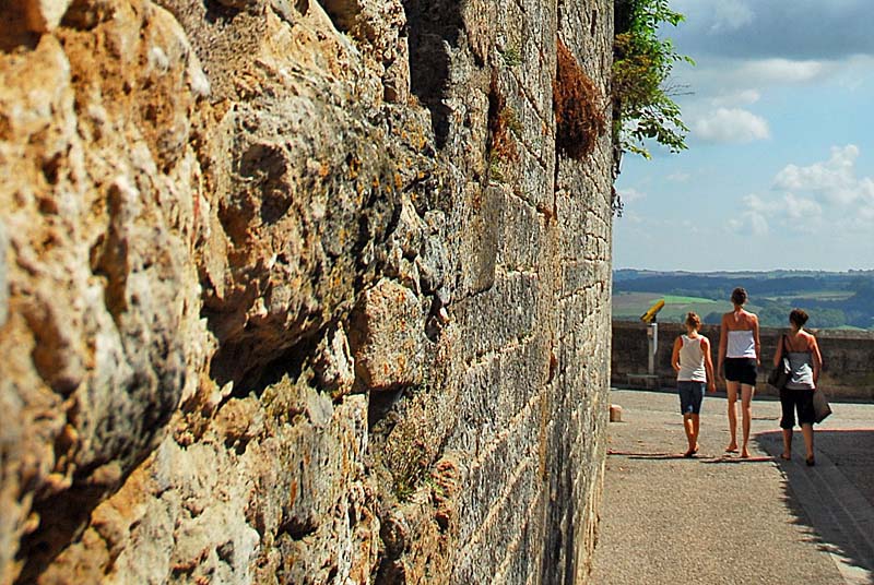 ANCIEN REMPART DU XIIIEME SIECLE