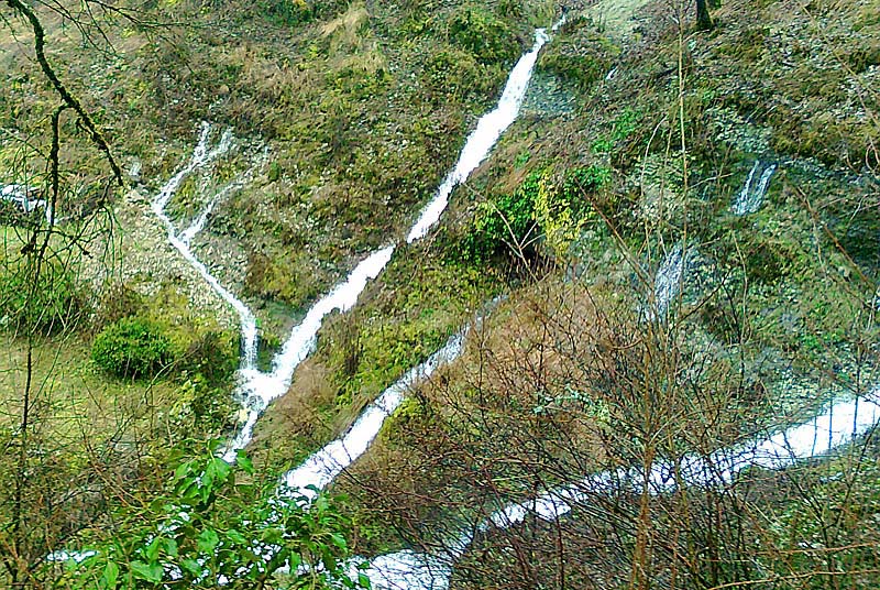 LES  « ROCHES QUI PLEURENT », Vivey