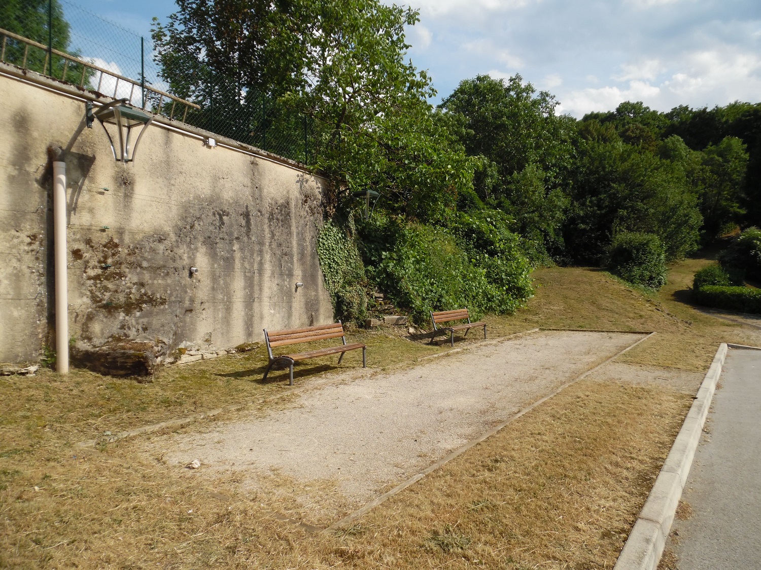 TERRAIN DE PETANQUE A SAULLES