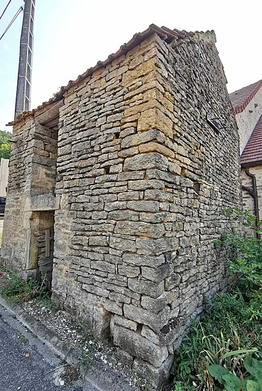 ANCIENNE SOUE A COCHON DE VILLEMERVRY