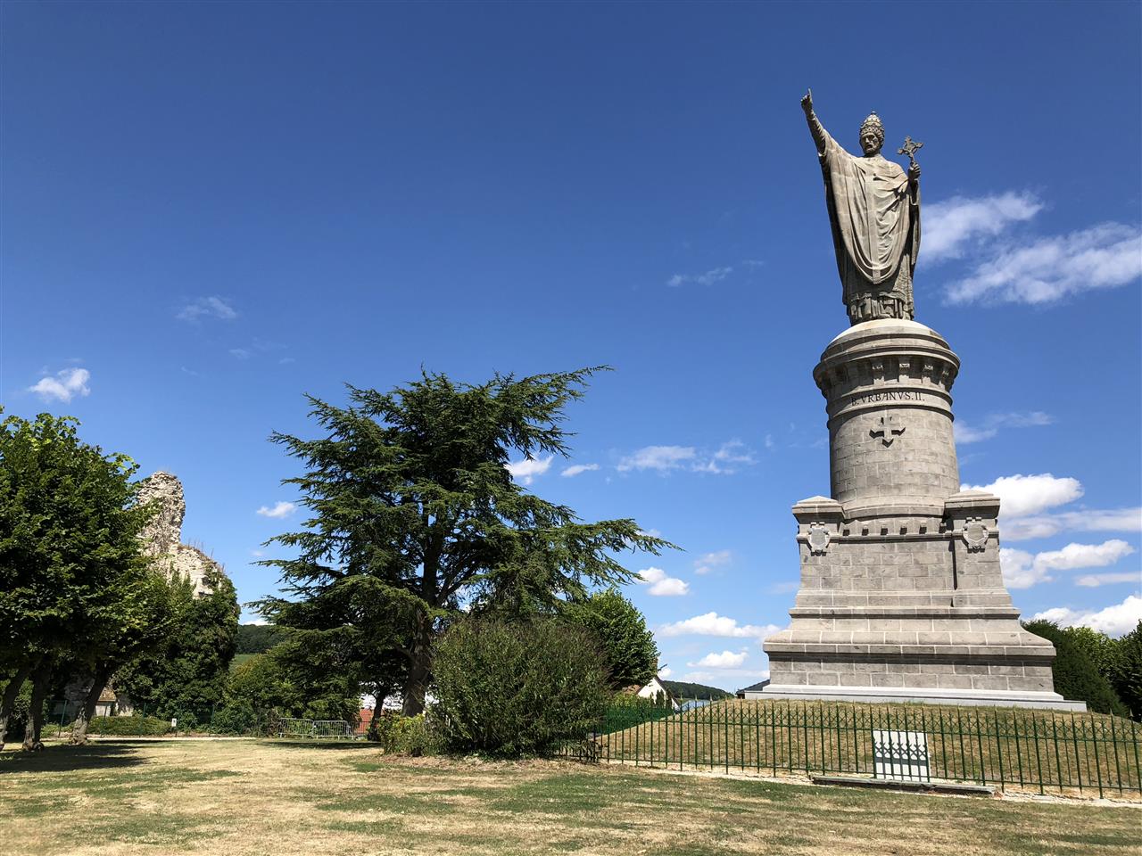 Statue_du_Pape_UrbainII(3)_Châtillon-sur-Marne©g-pezé_OTPC