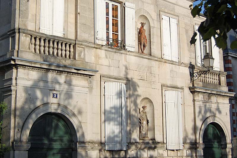 STATUES DE MERCURE ET CERES