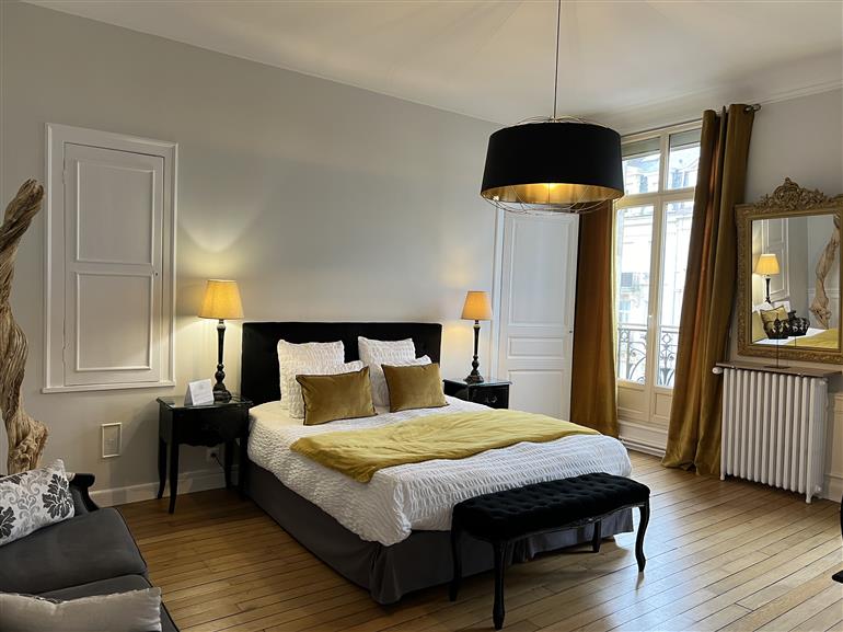 Suite Royale La Demeure des Sacres Chambre d'hôtes Reims