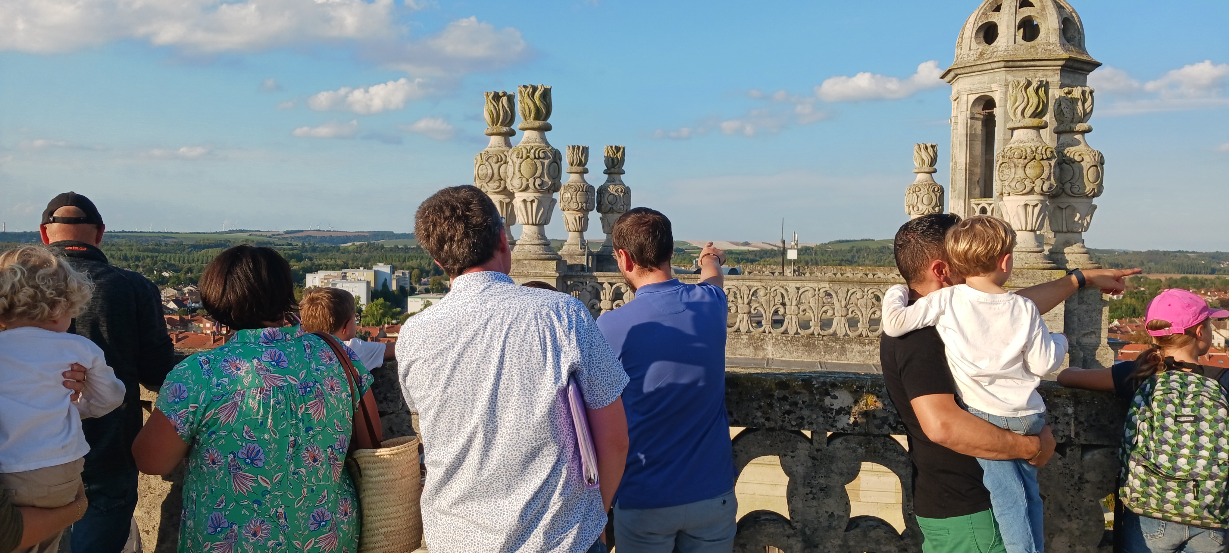 Vignobles en Scène : Sacrément Champagne, les secrets de la Collégiale et panorama pétillant sur les Coteaux Vitryats