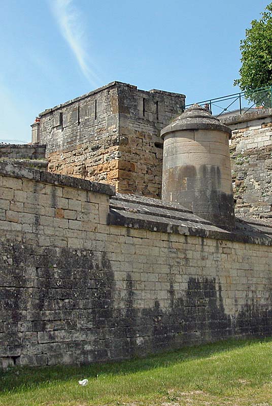 TOUR ROUGE ET PORTE DES AUGES, Langres - photo 4