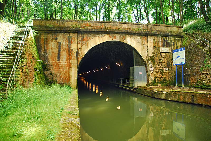 Tunnel du canal entre Champagne et Bourgogne (Nord)