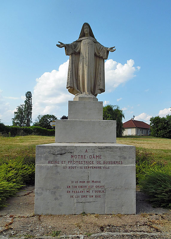 STATUE A NOTRE-DAME REINE ET PROTECTRICE DE BUSSIERES