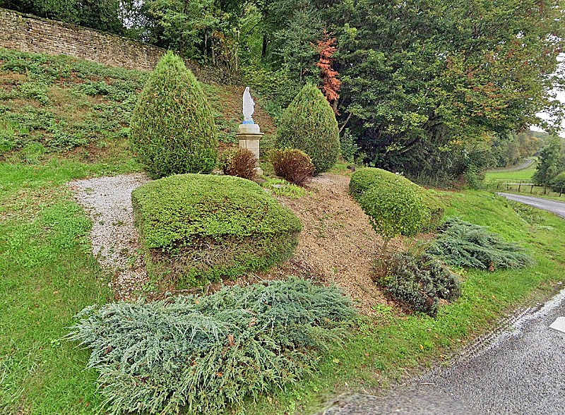 STATUE DE LA VIERGE MARIE A LA ROCHELLE