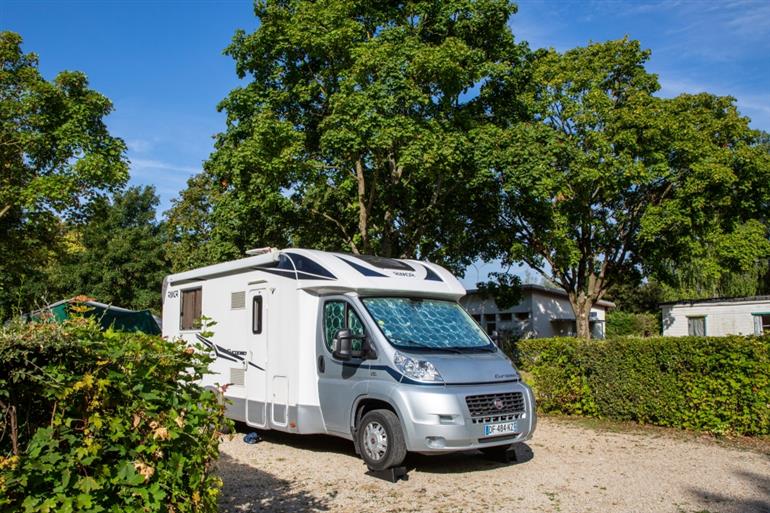 campin-aquadis-chalons-emplacement-camping-car